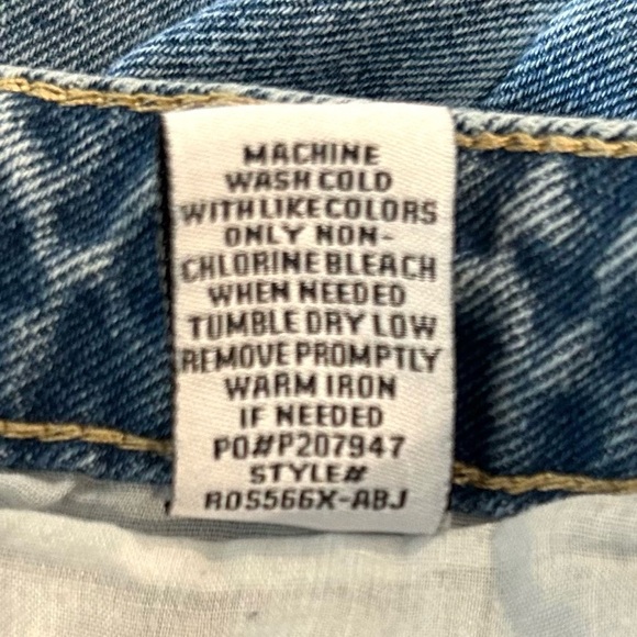 Almost Famous Women Distressed Medium Blue Wash Raw Hem Jean Denim Shorts Size 3 - Picture 10 of 10